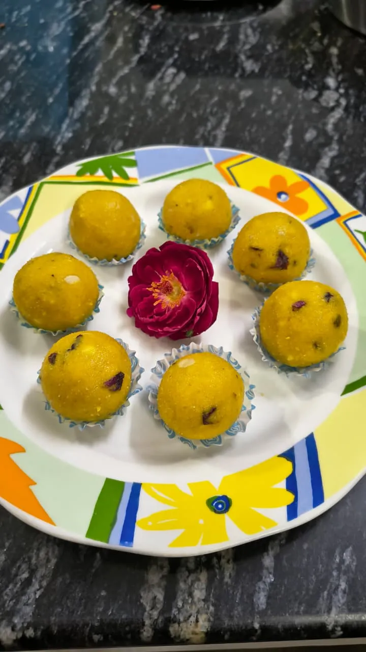 Besan Dryfruit Laddoos