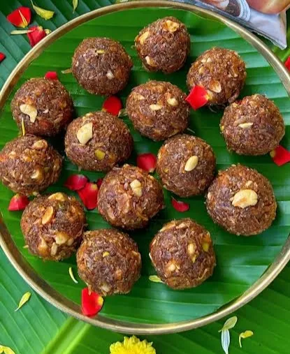 Coconut Gur Dryfruit Laddu